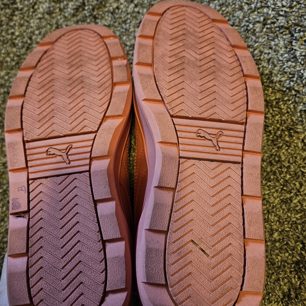 Puma‎ PINK Sneakers with Gold Accents - Picture 5 of 6